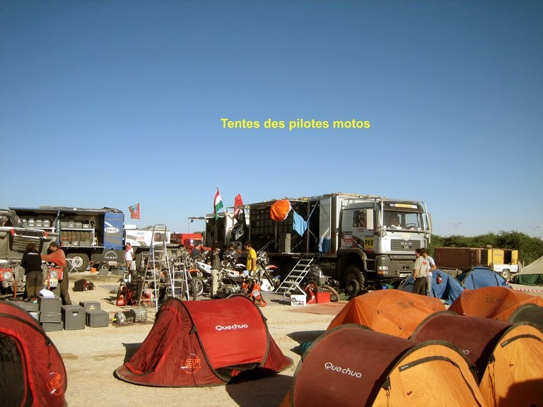 Nouakchott  Quachua les tentes pilotes motos